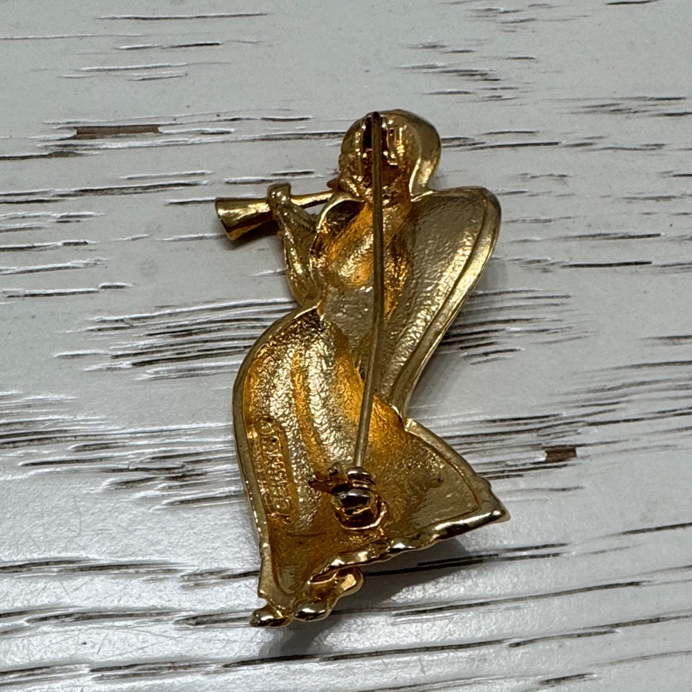 Golden Angelic Brooch - Picture 7 of 8